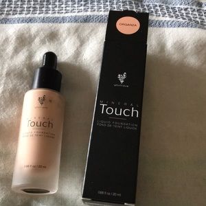 Younique Mineral Touch Liquid Foundation -organza
